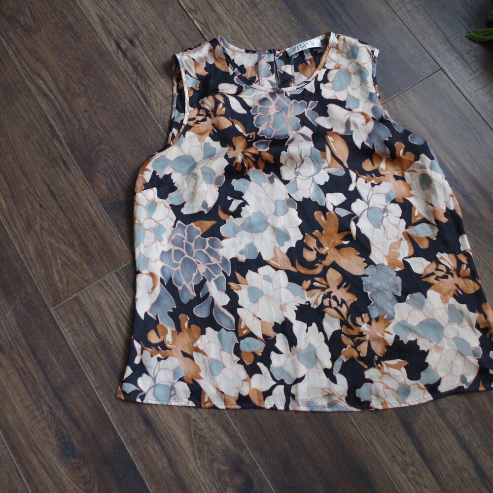 Beautiful Floral Tank-top By Kasper
